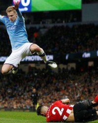  特里皮尔精准任意球绝杀伯恩茅斯  