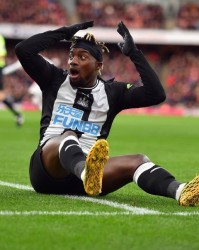  纽卡斯尔联边锋圣马克西曼复出，盘带突破撕裂狼队防线