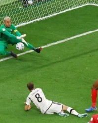  卡昂中场核心远射世界波技惊四座全场