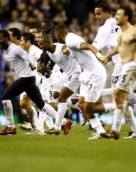  阿森纳主场险胜热刺守住欧冠资格区