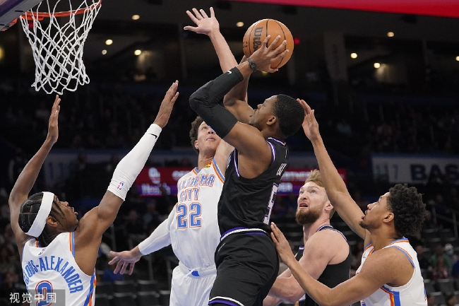  萨博尼斯两双国王击败独行侠延续客场强势