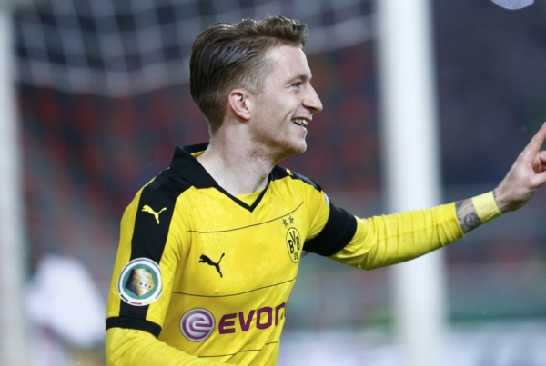  罗伊斯传射主导比赛进程，多特蒙德主场击退沙尔克反弹